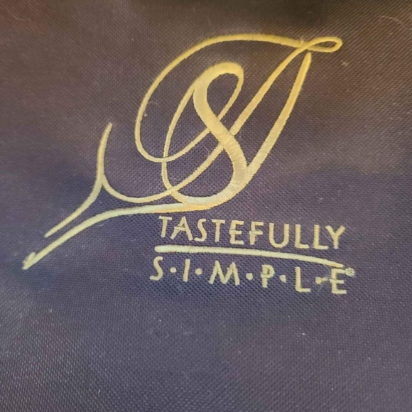 Tastefully Simple Laptop Tote Bag 14x18 - Picture 4 of 6